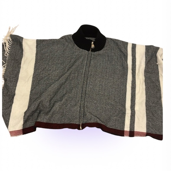 Suzy sheir Plaid wool blend Poncho with zipper - Picture 14 of 14